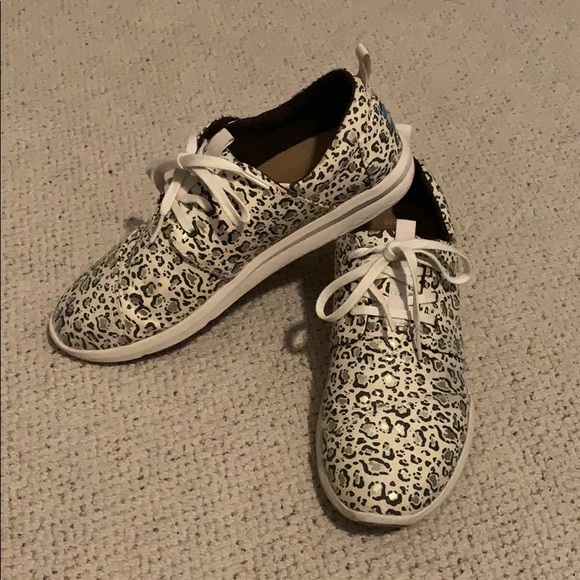 toms leopard sneakers